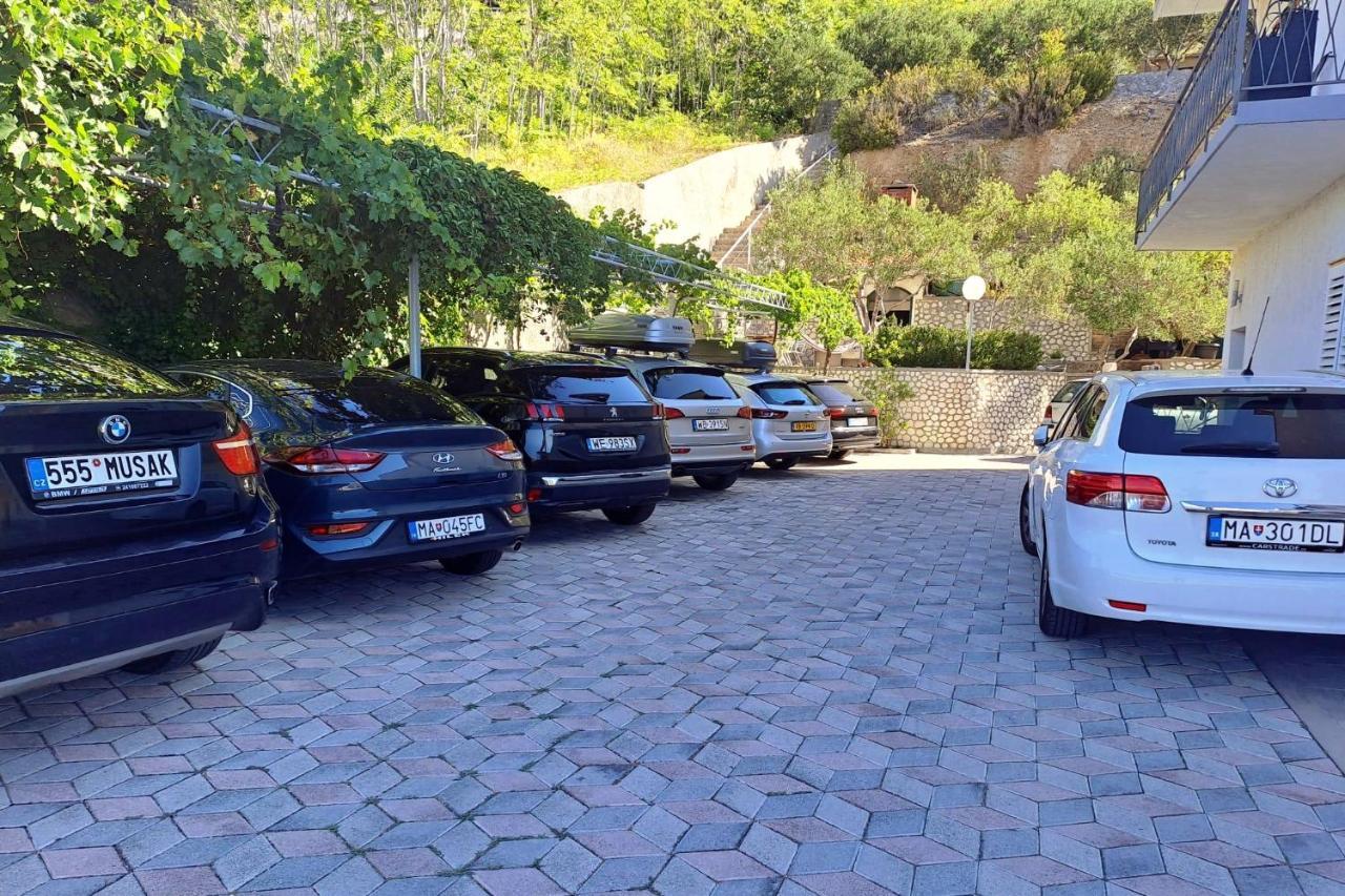 Apartments With A Parking Space Brela, Makarska - 18495 Kültér fotó